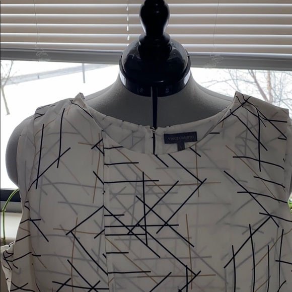 Vince Camuto Tiered Shell - Picture 2 of 7